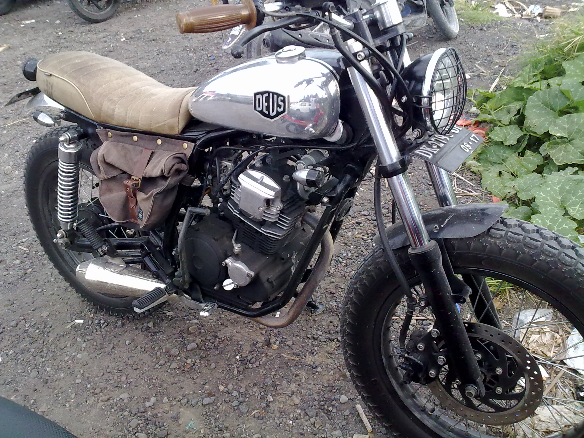 Ketemu motor racikan Deus Bali di parkiran  Bintangjati's 